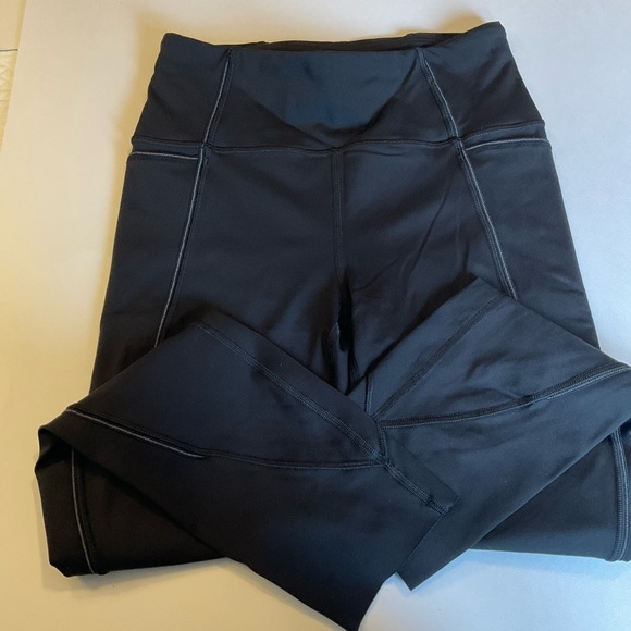 Lululemon women’s size 6 black running tight with reflective markings - Picture 5 of 6